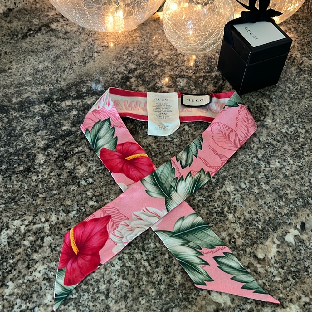 Gucci Pink Silk Floral Hawaiian Print Twilly